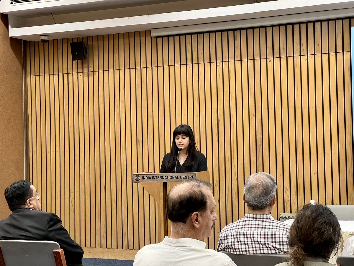 rishi_suri's tweet photo. Succinct introduction by @GopikaaDavar to #DrMCDavar’s illustrious life at the Dr #MCDavar Memorial Lecture at @iicdelhi today. Stellar panel of speakers to follow with Prof @Apoorvanand__, #ManiShankarAiyer & the ever erudite @ManishTewari. @PraveenDavar @kamaldavar https://t.co/Va8gpgVxxJ