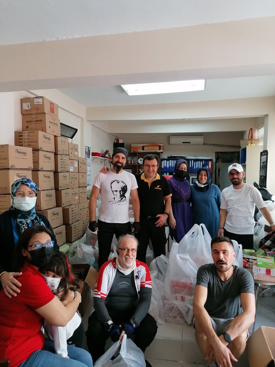 KOBDOS1's tweet photo. Glutensiz yaşam turu için yapılan yardım ve bağışlardan oluşan ürünlerimizin kolileme işlemlerine başladık emeği geçenlere teşekkürler 🥰 @kocaelibld @KocaeliKentK @41ColyakVePKU @fikripolat @TurJacKalAn @DrOetkerTurkiye @EvimGlutensiz @SeferYoresel @EgeGlutensiz @huseyingul65 https://t.co/6eMrIg3v1J
