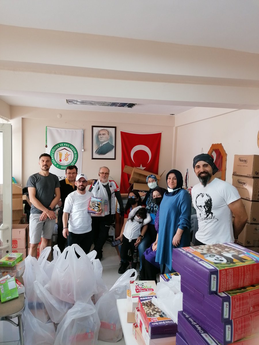 KOBDOS1's tweet photo. Glutensiz yaşam turu için yapılan yardım ve bağışlardan oluşan ürünlerimizin kolileme işlemlerine başladık emeği geçenlere teşekkürler 🥰 @kocaelibld @KocaeliKentK @41ColyakVePKU @fikripolat @TurJacKalAn @DrOetkerTurkiye @EvimGlutensiz @SeferYoresel @EgeGlutensiz @huseyingul65 https://t.co/6eMrIg3v1J