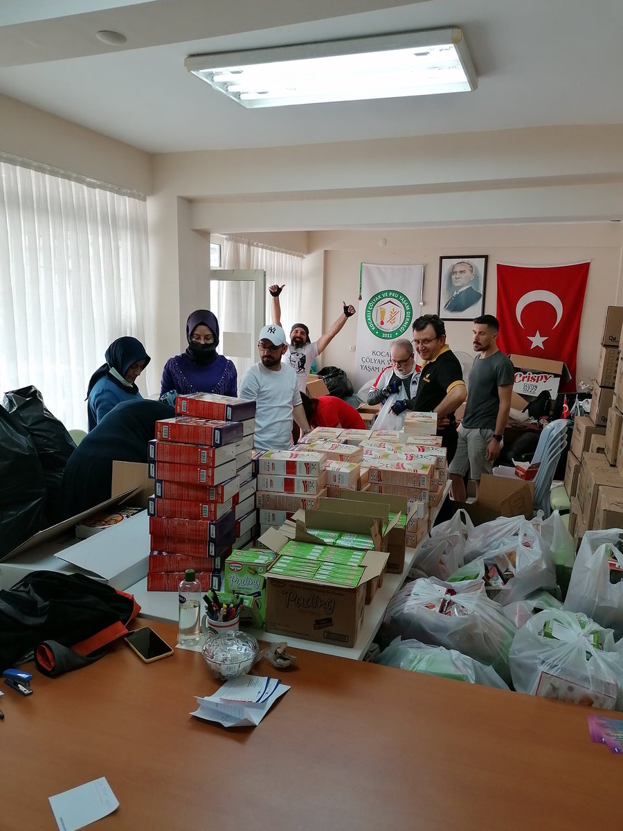 KOBDOS1's tweet photo. Glutensiz yaşam turu için yapılan yardım ve bağışlardan oluşan ürünlerimizin kolileme işlemlerine başladık emeği geçenlere teşekkürler 🥰 @kocaelibld @KocaeliKentK @41ColyakVePKU @fikripolat @TurJacKalAn @DrOetkerTurkiye @EvimGlutensiz @SeferYoresel @EgeGlutensiz @huseyingul65 https://t.co/6eMrIg3v1J