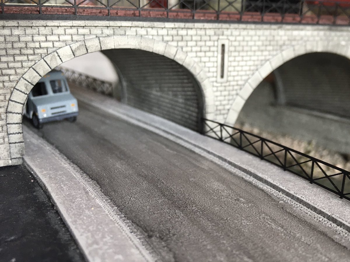 Vega1832's tweet photo. Au PK541, c’est au tour de la route qui surplombe la rivière de recevoir ses garde-corps. Echelle N. Travail en cours.
#PK541 #trainlayout #microlayout #diorama #modelrailroad #modeltrain #modelrailway #modellbahn #鉄道模型 #scalemodel #1160scale #nscale #scalan #ngauge https://t.co/HrkRnBWgjj