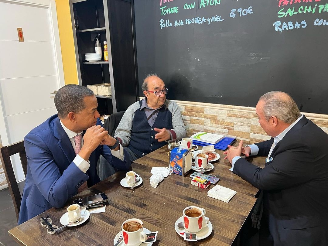 En Madrid tomando el #CaféDeLaReflexión con mi gran amigo y gran luchador de la democracia española y latinoamericana @ManuelGuedan. Participan @charliemariotti @AlexisLantigua @inessdlls @Davidrodrz.