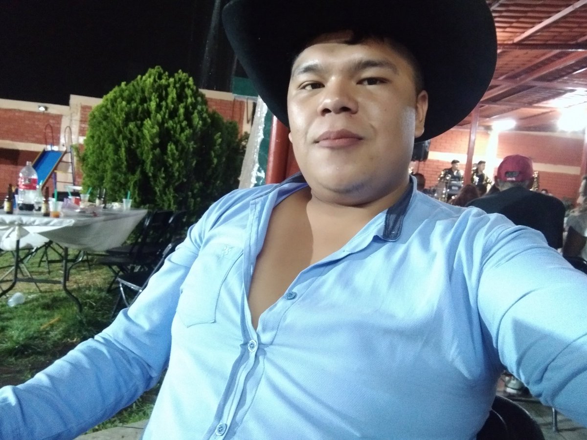 AzaelVenegas1's tweet photo. Des cansando un rato https://t.co/Vj2UoUgQ9H