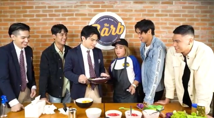 aleynnnj's tweet photo. Hello Bearkada's! You can now watch #HIHS2Extras "THE BARB CORNER" With Donny, Jerimiah, Joao, JC, Gello and Milo while making a salad! 💙❤️
#HesIntoHerSeason2
@donnypangilinan
https://t.co/9z41TMRB1w https://t.co/fzV3OhwRhd