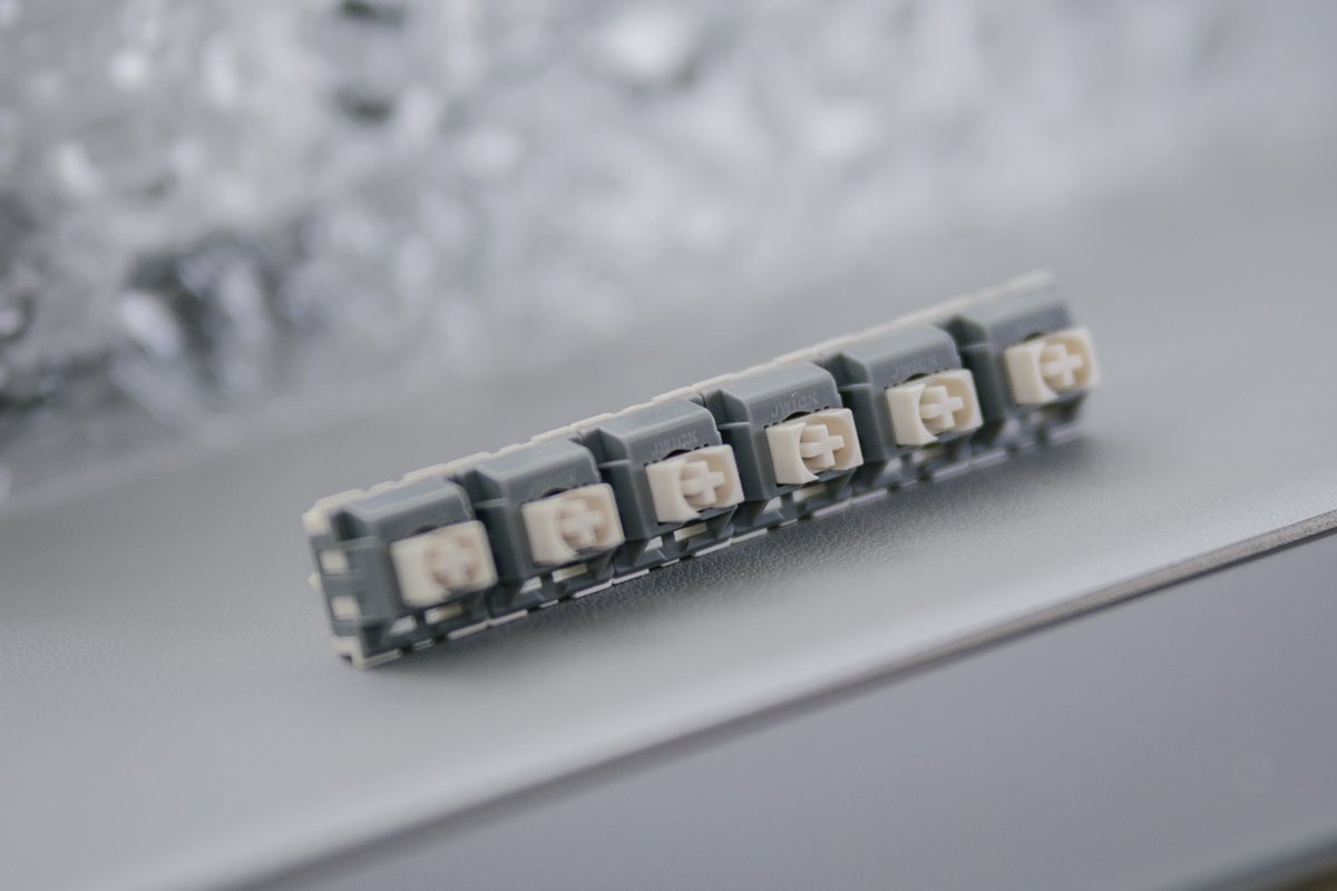 JwkOfficial's tweet photo. JWICK's first half-silent switch is coming soon!
What will be different?
A variety of colour matching,special silent design,better feel and an even better sound.
#JWICK #JWK #mechanicalkeyboard #keyboard #keycaps #GamingKeyboard #switch https://t.co/BaeFYCyuNt