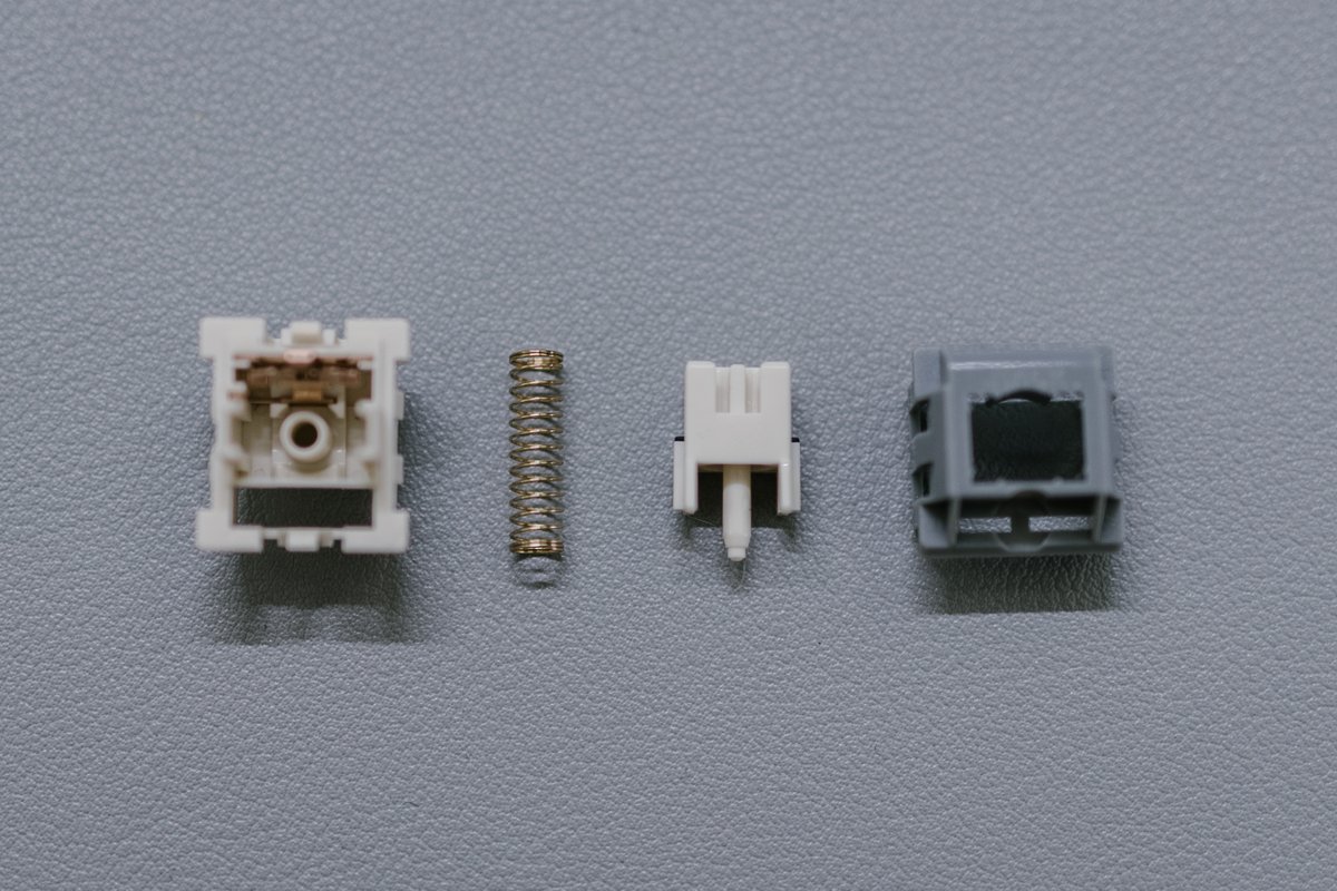 JwkOfficial's tweet photo. JWICK's first half-silent switch is coming soon!
What will be different?
A variety of colour matching,special silent design,better feel and an even better sound.
#JWICK #JWK #mechanicalkeyboard #keyboard #keycaps #GamingKeyboard #switch https://t.co/BaeFYCyuNt