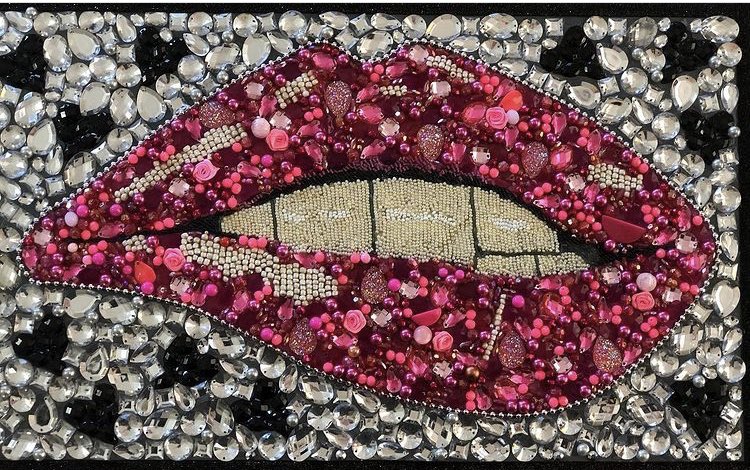 jime_eschmuller's tweet photo. Al mal tiempo…labios rojos https://t.co/1fD7YwNbcF