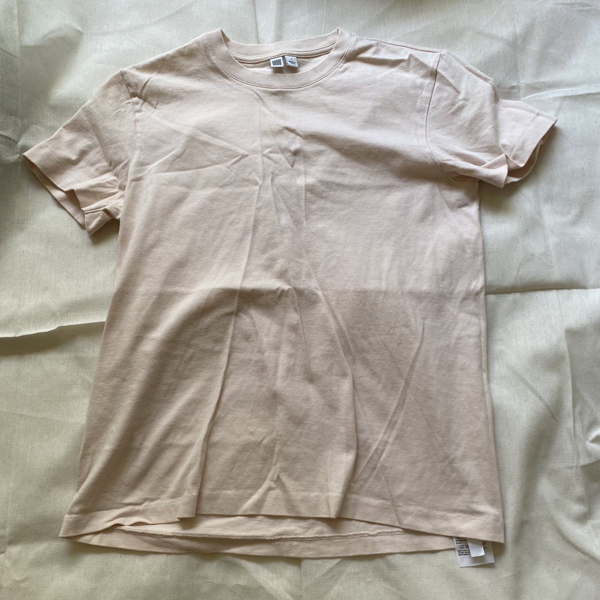 yellowishapp's tweet photo. เสื้อ Uniqlo U สีชมพูอ่อน สภาพดี ไม่เป็นขุย อก 34” รุ่นนี้เนื้อผ้าจะแข็งหยาบๆนะคะ ส่งต่อ 130 รวมส่งค่ะ #ส่งต่อเสื้อผ้ามือสอง #ส่งต่อเสื้อผ้า #เสื้อผ้ามือสอง #เสื้อผ���าเกาหลี #ส่งต่อเสื้อผ้ามือ2 #ส่งต่อเสื้อผ้ามือสองสภาพดี #ส่งต่อเสื้อผ้ามือสองราคาถูก #ส่งต่อเสื้อผ้าราคาถูก #ส่งต่อ https://t.co/Rd1CHuxM6A
