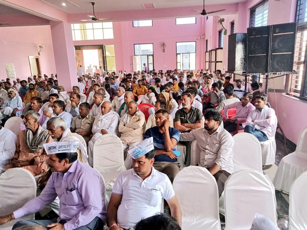 MahenderrCH's tweet photo. आम आदमी पार्टी द्वारा नांगल चौधरी, महेंद्रगढ़ में सदस्यता ग्रहण समारोह का आयोजन हुआ।@ArvindKejriwal जी की जन नीतियों से प्रभावित हो कर हज़ारों लोगों ने @AAPHaryana की सदयस्ता ग्रहण की 

@AamAadmiParty @Tanwar_Indian https://t.co/c6rB1cd2Zk