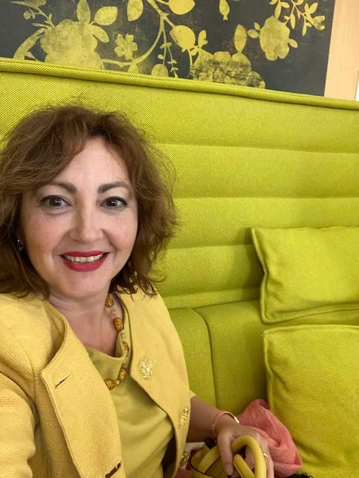 SilviaCDobre's tweet photo. #FirstDayBackInTheOffice and I think I fit soo well here! 😉☺️🤣

@IntCtrStudyRes
#Oxford #officework https://t.co/p0onBmmQ5F