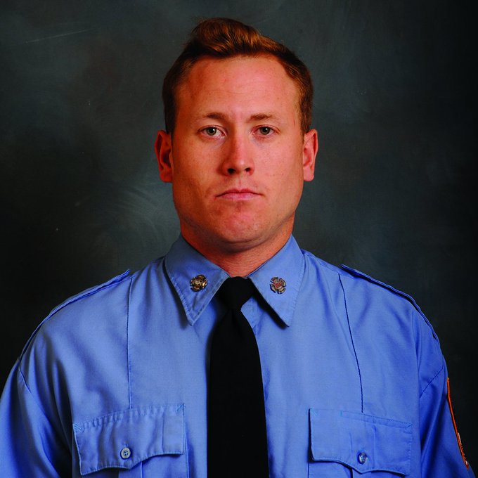 linewsnetwork's tweet photo. Good Morning. As you go through your day day please consider the Firefighters, both paid and volunteer, who put their lives on the line every time the bell rings. RIP Firefighter Timothy Klein. #NYFD #timothyklein #firedepartment #mondaythoughts https://t.co/OSkFEJk0dG