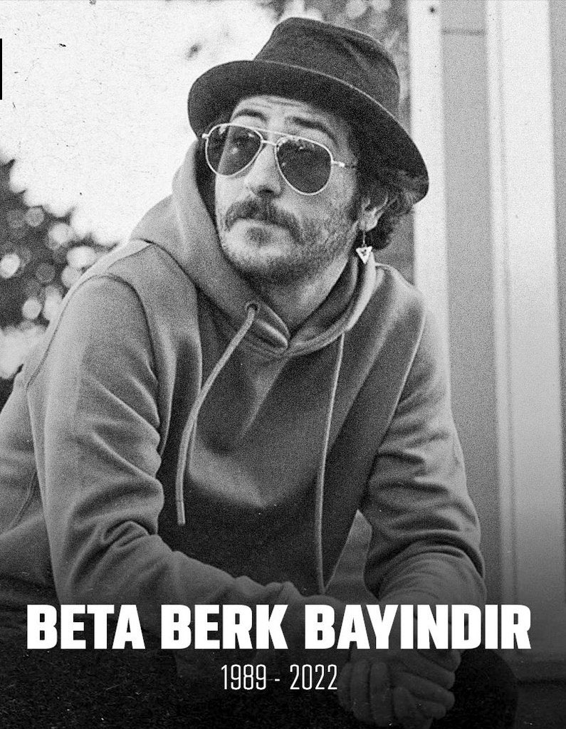 hiphoptimecomtr's tweet photo. çok üzgünüz..

konserlerimizde bizi yalnız bırakmayan, sayısız kez sahne alan Beta Berk Bayındır’ı bu sabah kaybettik.

herkes tarafından çok sevilen ve eğlenceli bir sanatçı olan Beta Berk Bayındır’a Allah’tan rahmet ve tüm sevenlerine sabır diliyoruz.
#3B #BetaBerkBayındır ♾ https://t.co/XbTA0SvYuO