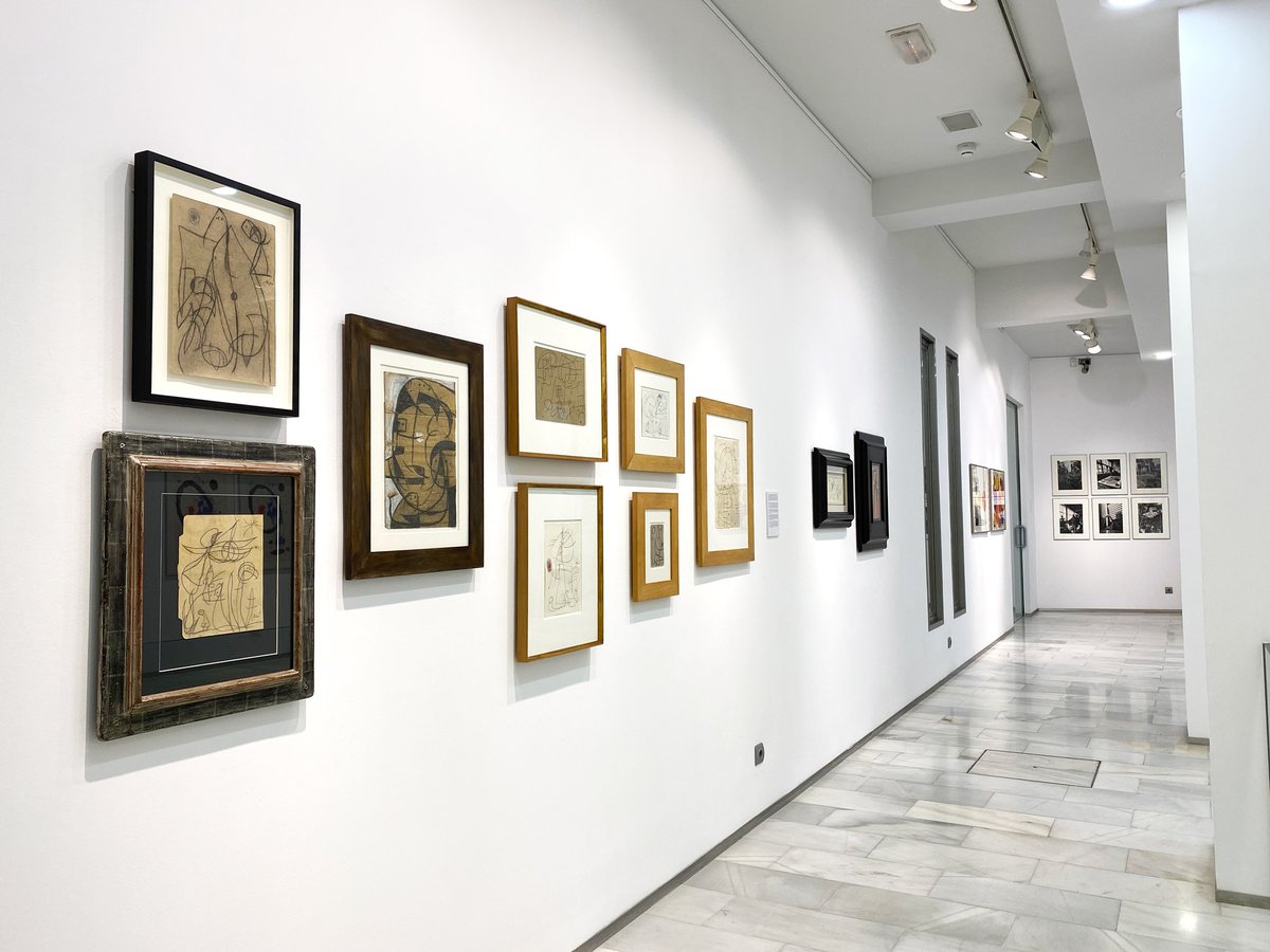 GaleriaBAT's tweet photo. ¡Nueva exposición!
“Calder-Miró bajo la mirada de un fotógrafo español”⁠
🗓️22 de abril-18 de junio de 2022
⁠
¡Os esperamos!⁠

#CalderMiró
⁠
 #galeriaBAT #miro #calder #originalgraphics #originalgraphicdesign #photograhpy https://t.co/axVfJ6zNRD