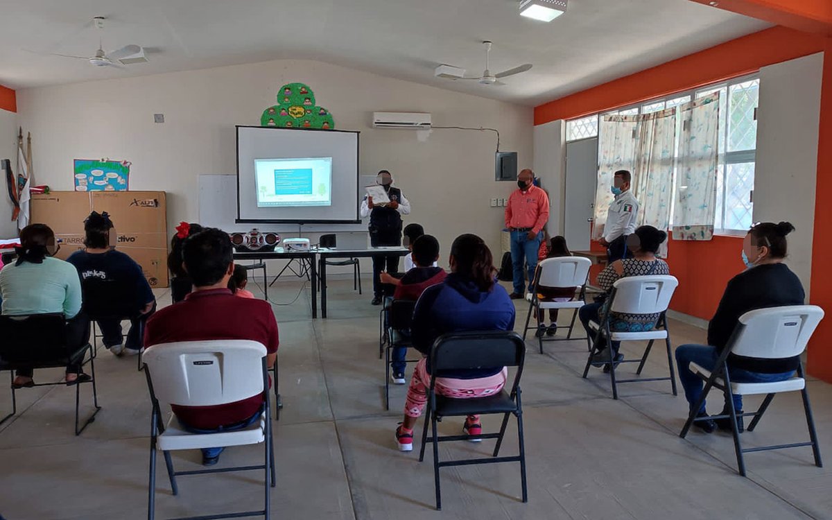 SSP_GobTam's tweet photo. #PolicíaentuEscuela elementos de #PrevencióndelDelito de la #PolicíaEstatal, se reunieron con alumnos de escuelas del municipio de #Tula para platicar sobre #IdentidadPolicial #Tamaulipas #Contigo #Cerdadeti https://t.co/x2jNtX5CtM