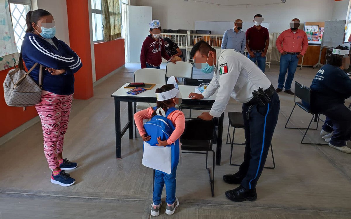 SSP_GobTam's tweet photo. #PolicíaentuEscuela elementos de #PrevencióndelDelito de la #PolicíaEstatal, se reunieron con alumnos de escuelas del municipio de #Tula para platicar sobre #IdentidadPolicial #Tamaulipas #Contigo #Cerdadeti https://t.co/x2jNtX5CtM