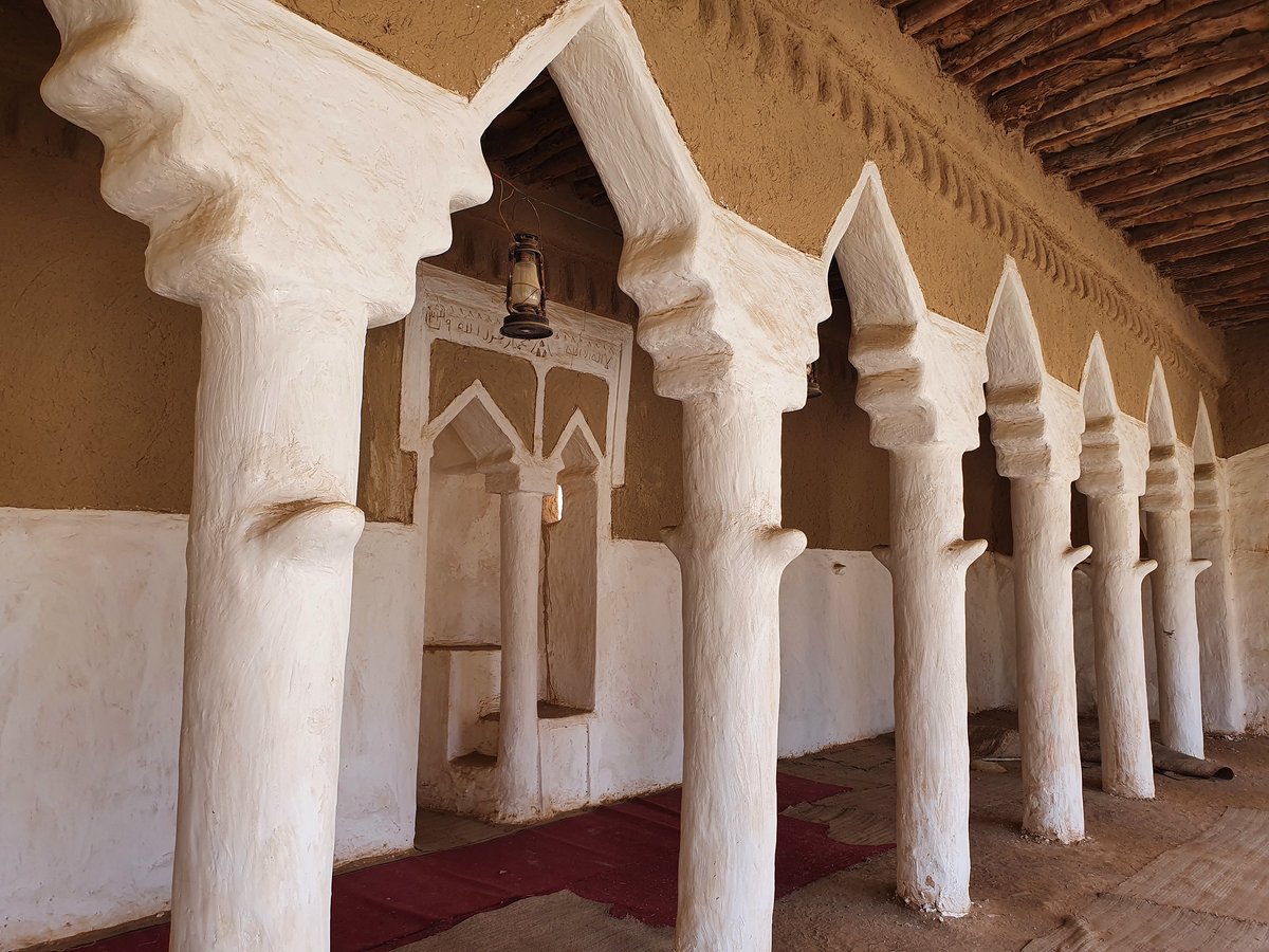 Casaarabe's tweet photo. A las 17h inaguramos el curso "Islam y #musulmanes hoy", que organizamos con la @esc_espana. Conferencia de apertura:"Fundamentos del poder en el #islam" por Dolors Bramon. Presentamos además el último nº de la revista #Awraq dedicado a la #sharía. +info: https://t.co/rOORTiSDiY https://t.co/ujugMAcpFl