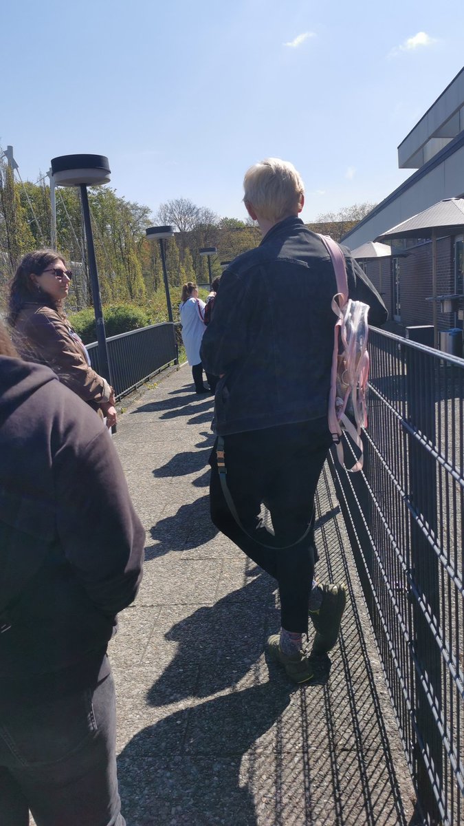grungeeirwin's tweet photo. IM HERE HOLY #TakeMyHandHamburg https://t.co/agUUJ5Z4pv