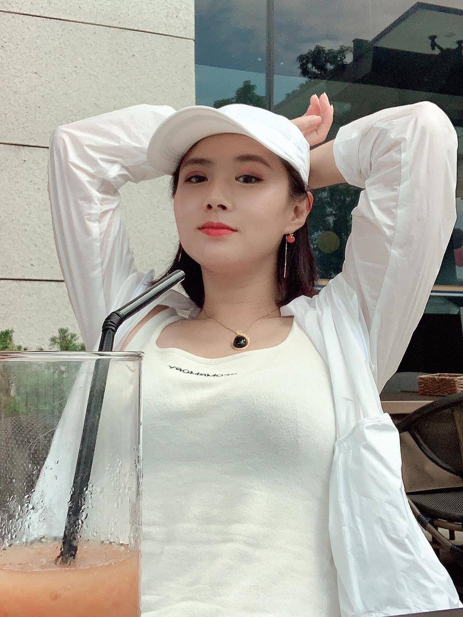 不懂我的人有什么资格对我指指点点，不了解我的人凭什么对我说三道四的，我活着又不是取悦你。