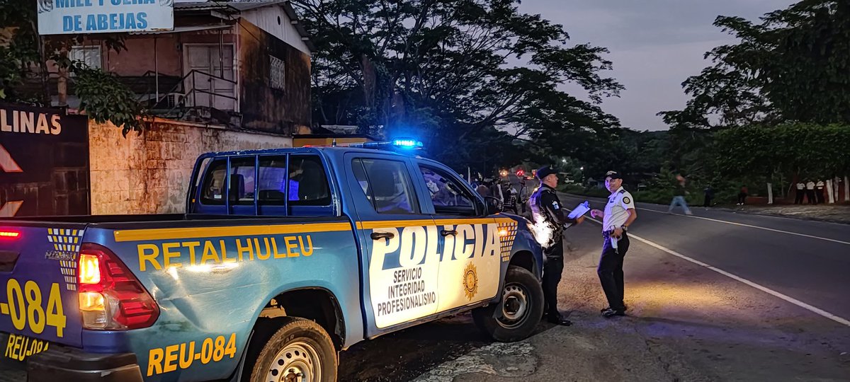 radio_pueblos's tweet image. #Guatemala El Asintal #Retalhuleu, comunidades empiezan a llegar, protesta rechaza el alto costo de la canasta básica, combustibles, no más saqueo y corrupción, por parte del @CACIFGuatemala y el gobierno. @GtCodeca @crfger