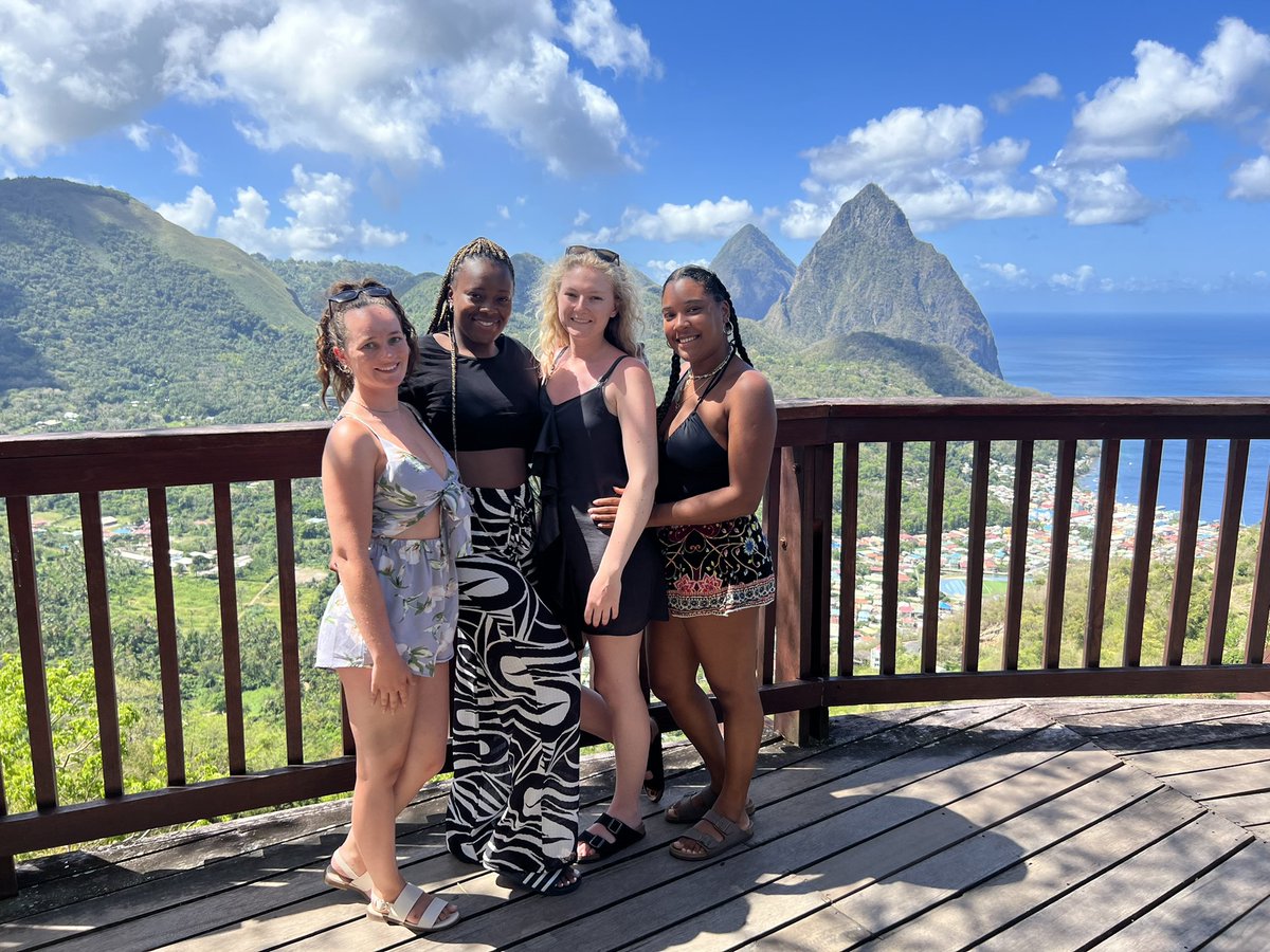 Chloé Scott tweet media