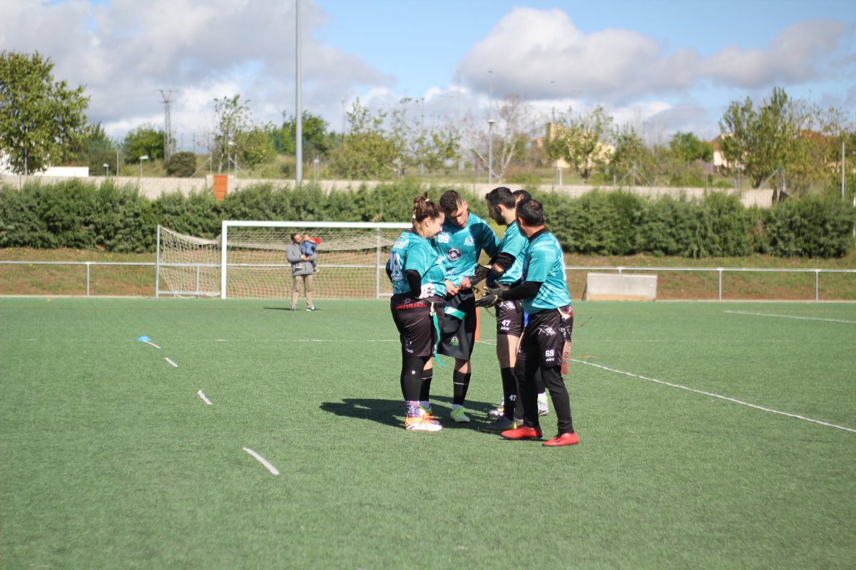 Vva_BlackStorks's tweet photo. 💪 Ya solo nos queda pelear contra #Vitors☑️ por el 🥉 tercer puesto. A lo que vamos a ir como en estas semis, a por todas‼️

🍀 ¡Mucha suerte para #Romanos⚔️ y #Ducks🦆 en la final!

📸 Fotos @nosoyperfecta https://t.co/BNqZfvLdLE