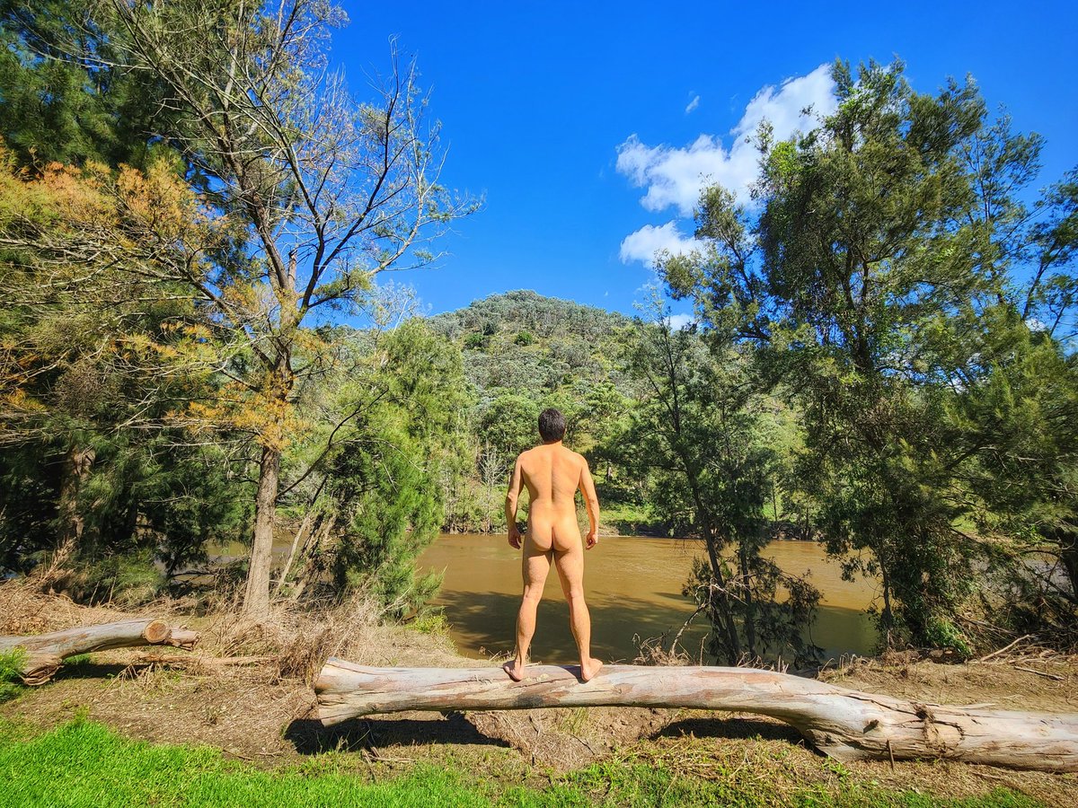 Mikeymuscleboy's tweet photo. Looking free feeling free 🌳😌🌳
#freebutt
#hownaturefeels
#bestfeeling https://t.co/HvNlW6VxHZ