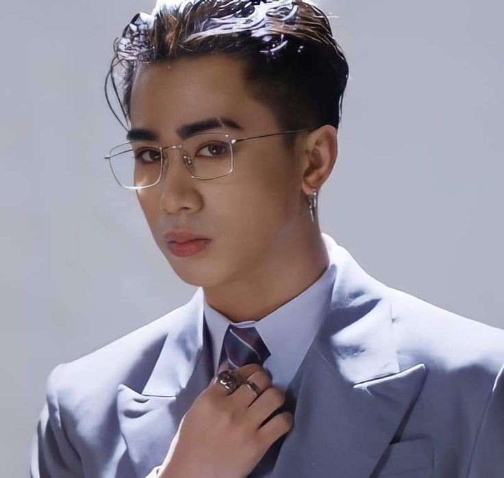 trugdorcullen's tweet photo. Hello @JoshCullen_s kelan mo daw ksi ibalik ang pomada hair style mo? Iflex mo naman ulit yang perpek mo na noo, at nang maka move on kami sa abs mo. 🤧

#Bazinga_SB19 @SB19Official #JOSHPpopManager #SB19_JOSH https://t.co/Ps7mI2tOZy