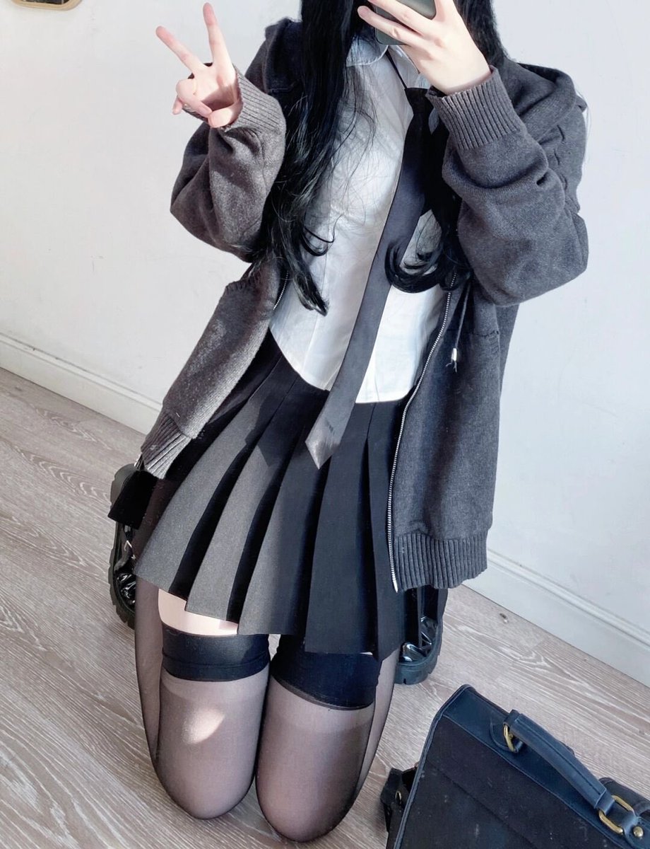 和别的女的聊完了吗？可以陪我聊了吗？ https://t.co/g1B0eT7aZv