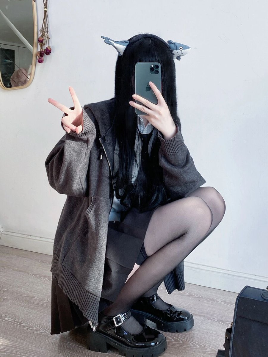 和别的女的聊完了吗？可以陪我聊了吗？ https://t.co/g1B0eT7aZv