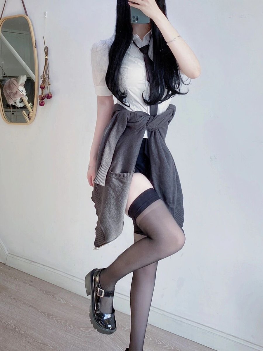 和别的女的聊完了吗？可以陪我聊了吗？ https://t.co/g1B0eT7aZv