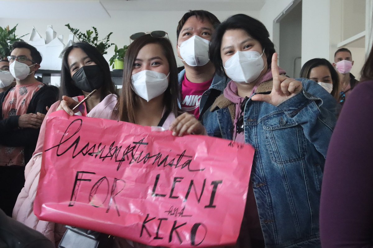 ryanangnews5's tweet image. Organizers hope that their simple activity would provide hope, inspiration &amp;amp; a sense of collective responsibility to achieve the “Kulay Rosas ang Bukas” vision of Presidential candidate VP @lenirobredo and running mate Sen. Kiko Pangilinan. 📸 Team Leni Robredo Germany. @News5PH