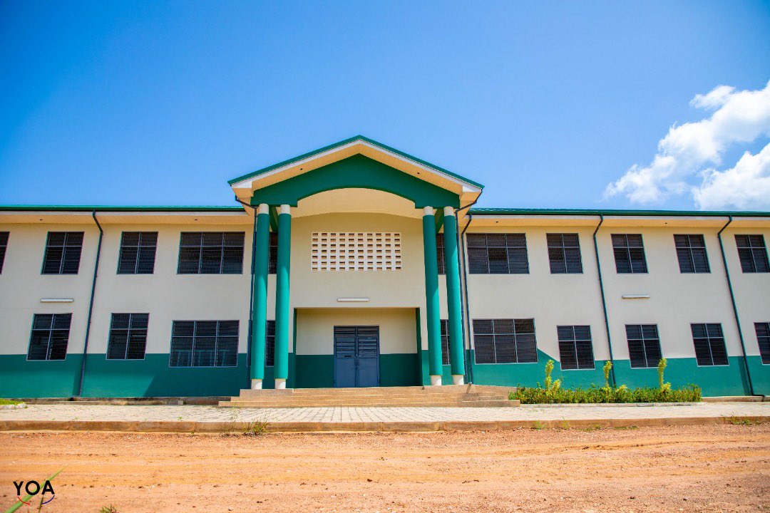 KikisAutoGh's tweet photo. Bosomtwe Girlsโ Science Technology Engineering and Maths (STEM) SHS has been completed and it's open for admission... Note that it's also going to create Employment not just admitting shs students #FirstTimeInGhana #BuildingGhanaTogether https://t.co/XMoqBCQA7H