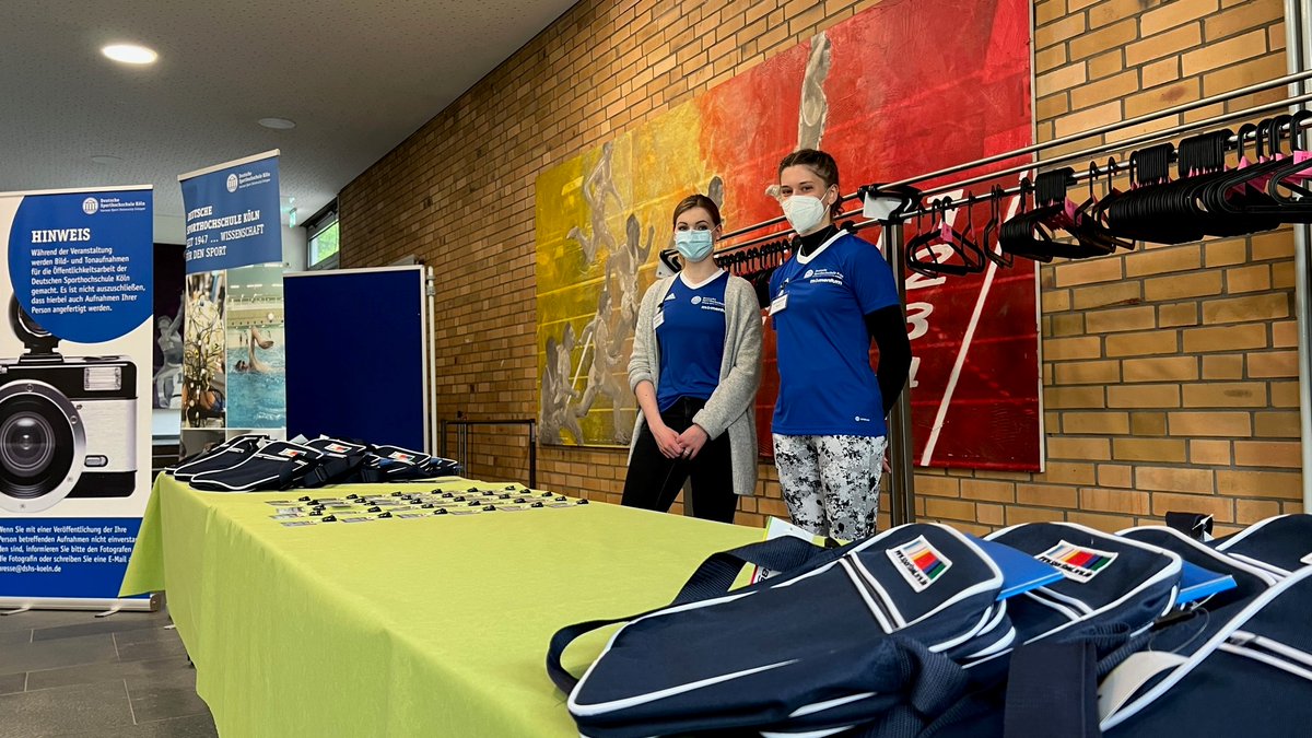 SpohoKoeln's tweet image. Die letzten Teilnehmer*innen kommen gerade an der #Spoho an. Gleich geht's los mit dem NRW-Kongress 2022. Wer heute nicht live dabei sein kann, der findet Inhalte über den Hashtag #nrwkongress. Außerdem werden die Vorträge im Nachgang unter dshs-koeln.de/momentum hochgeladen.