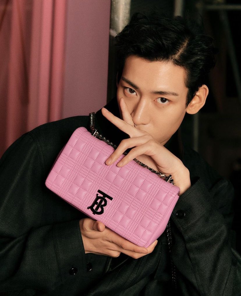 emcaher's tweet photo. An absolute dual serve of our blackpink representation😂
#Visual7 https://t.co/PLxifGbCFP