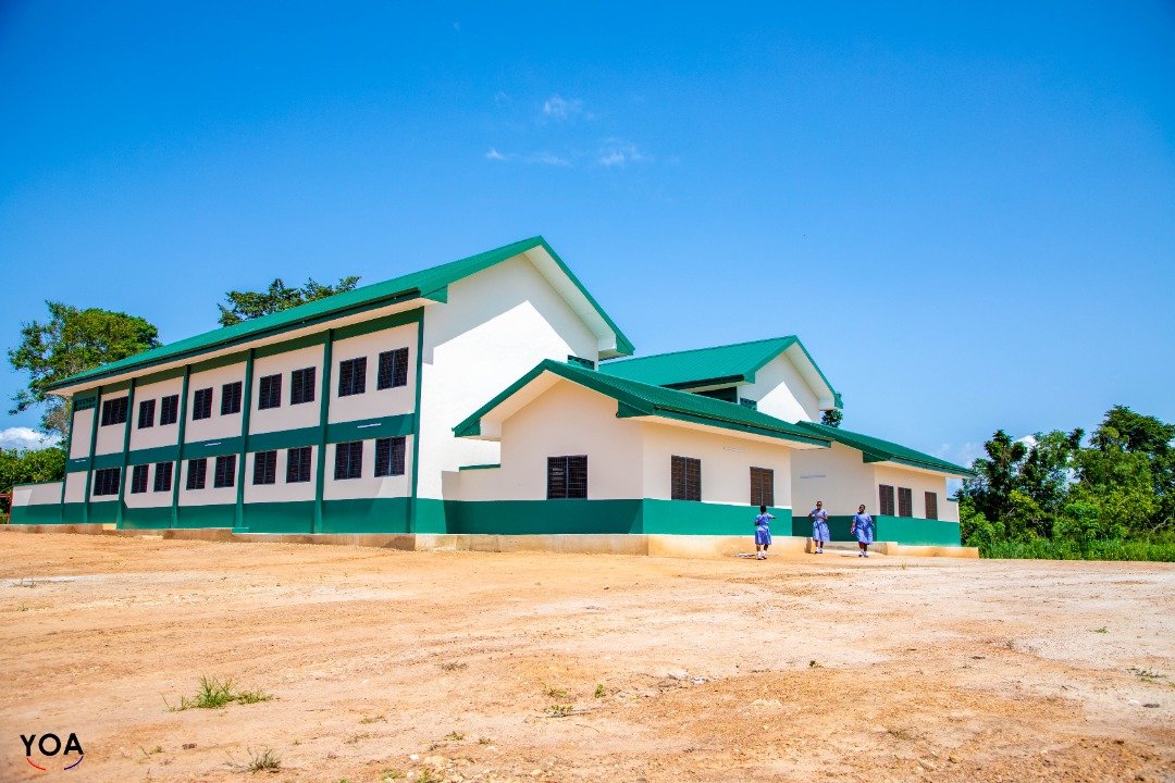 1darln's tweet photo. Education:
@yoadutwum, The Minister of Education opens a state-of-the-art Boarding School situated in Bosomtwe which is among the ten (10) new STEM boarding Schools currently being built across the country by this gov't
#EducateGhana
#FirstTimeInGhana
#BuildingGhanaTogether https://t.co/LbaM46t1YX