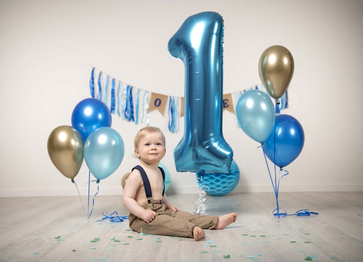 PeterLauritis's tweet photo. Kennt ihr eigentlich schon unser Cake Smash Fotografie für Kinder? Es ist ein ganz besonderes >Fotoshooting, an dem wir mit euch zusammen den 1. Geburtstag eures Kindes anfeiern. Bunte Luftballons, Wimpelketten, Konfetti, Ponpons und natürlich ein

https://t.co/SYa1UJxvgD https://t.co/mn81rAAdWL