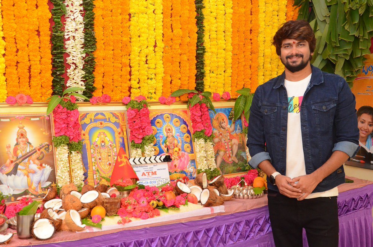 VJSunnyOfficial's tweet photo. Too many feelings machaas. Em cheppaalno telusthaledhu. Mana #DilRaju garu and @harish2you anna kalisi chese project ae naa next project ante meeru entha excite aithunnaro dhaaniki double triple excited unnaa nenu. #ATM will be special. ANTHE 🤙🏼

@DilRajuProdctns 
@ZEE5Telugu https://t.co/8awA8tsHM0