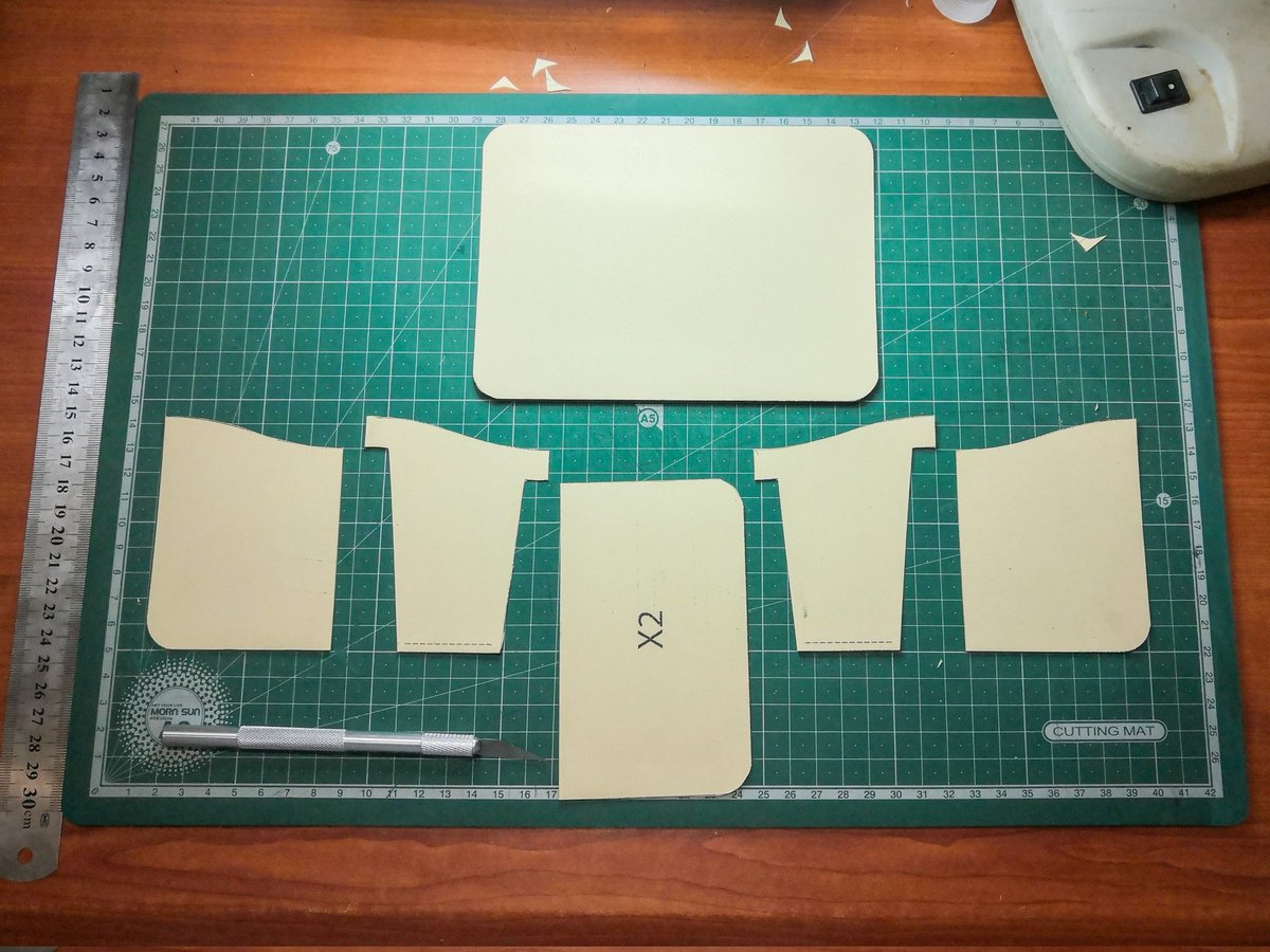 بحاول أتعلم هوايات جديدة، علشان أفرح أصحابي بي هدايا مميزة.

قبل 3 شهور بديت أتعلم اني أشتغل مشغولات...