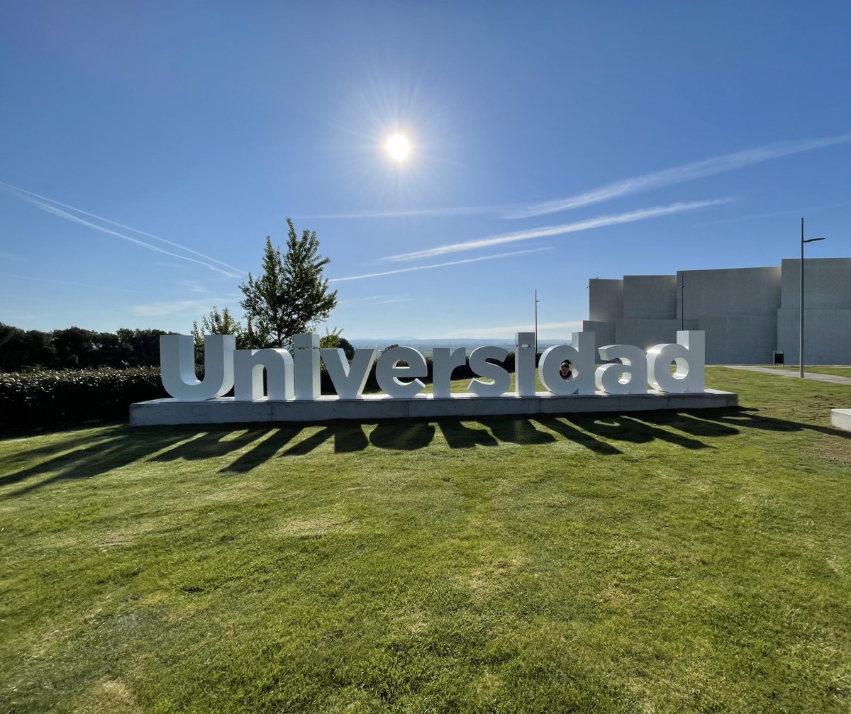 dylanchavasse's tweet photo. 6) Scenic spot- This part of campus has lovely, far-reaching views towards the Rio Gállego (Gallego River in English). There is even a big white sign to remind you where you are! @_usj_ #JRLWEB https://t.co/wrkVt8cEC6