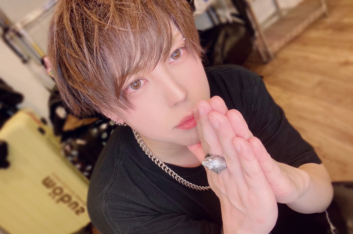 Jekyll_Vocal's tweet photo. 昨日はりーも生誕 大塚HEARTS NEXT
RE:BORN御来場ありがとうございました。
りーもの加入はバンドにとって本当に大きかったです。
改めておめでとう。
当日りーもの為に唐揚げ作ってきたんです✌️
#バンド最高
#誕生日おめでとう
#生誕主催
#唐揚げ
#料理男子
#ジキルキッチン
#ドラブレ
#DAYB https://t.co/Xx5o1oHFWP