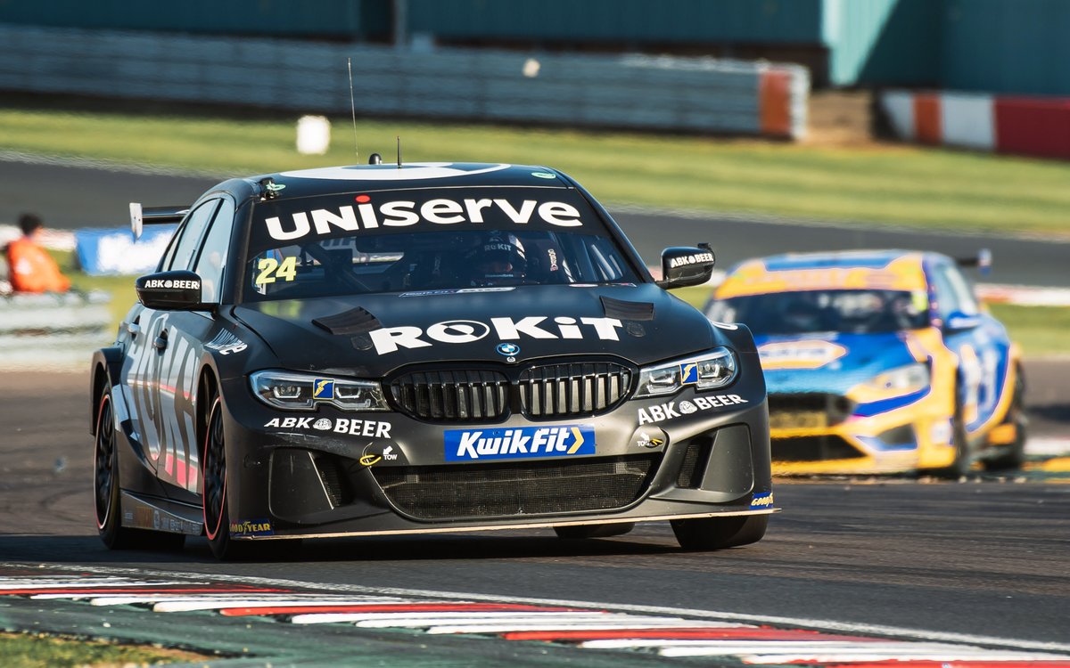 SteveHindle's tweet photo. 'Rokit Man'
Jake Hill leads Ash Sutton at Donington Park to take his first win with BMW in the BTCC's new hybrid era.
#BTCC #JakeHill #Rokit #Uniserve #KwikFit #MBMotorsport #TeamBMW #WestSurreyRacing #Rokitman #touringcar #Bimmerfans #tourenwagen #DoningtonPark #Transmission https://t.co/5XIr9Dpao3
