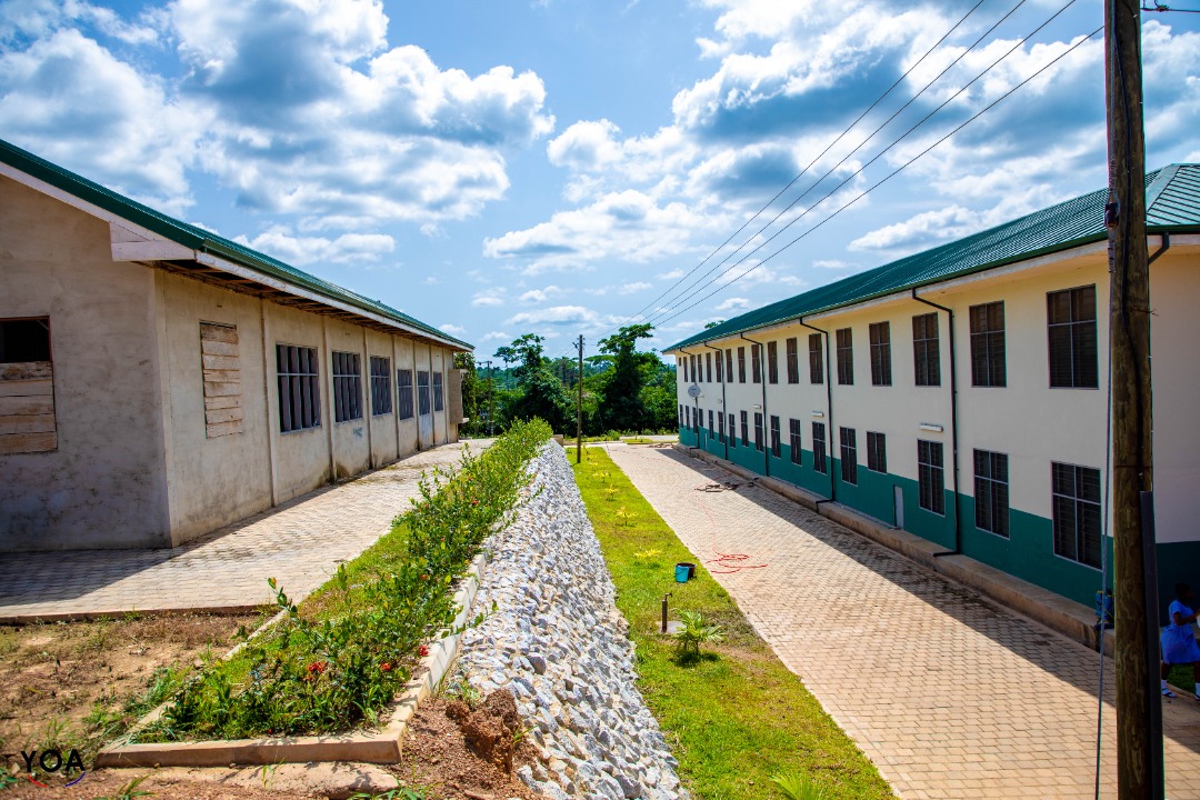 Ch_andoh's tweet photo. Inside the newly built and operational Bosomtwe Girls STEM Senior High.
The state-of-the-art Boarding School situated in Bosomtwe is among the ten (10) new STEM boarding Schools currently being built across the country.
#FirstTimeInGhana
#BuildingGhanaTogether
#STEMeducation https://t.co/OgiipsWixM