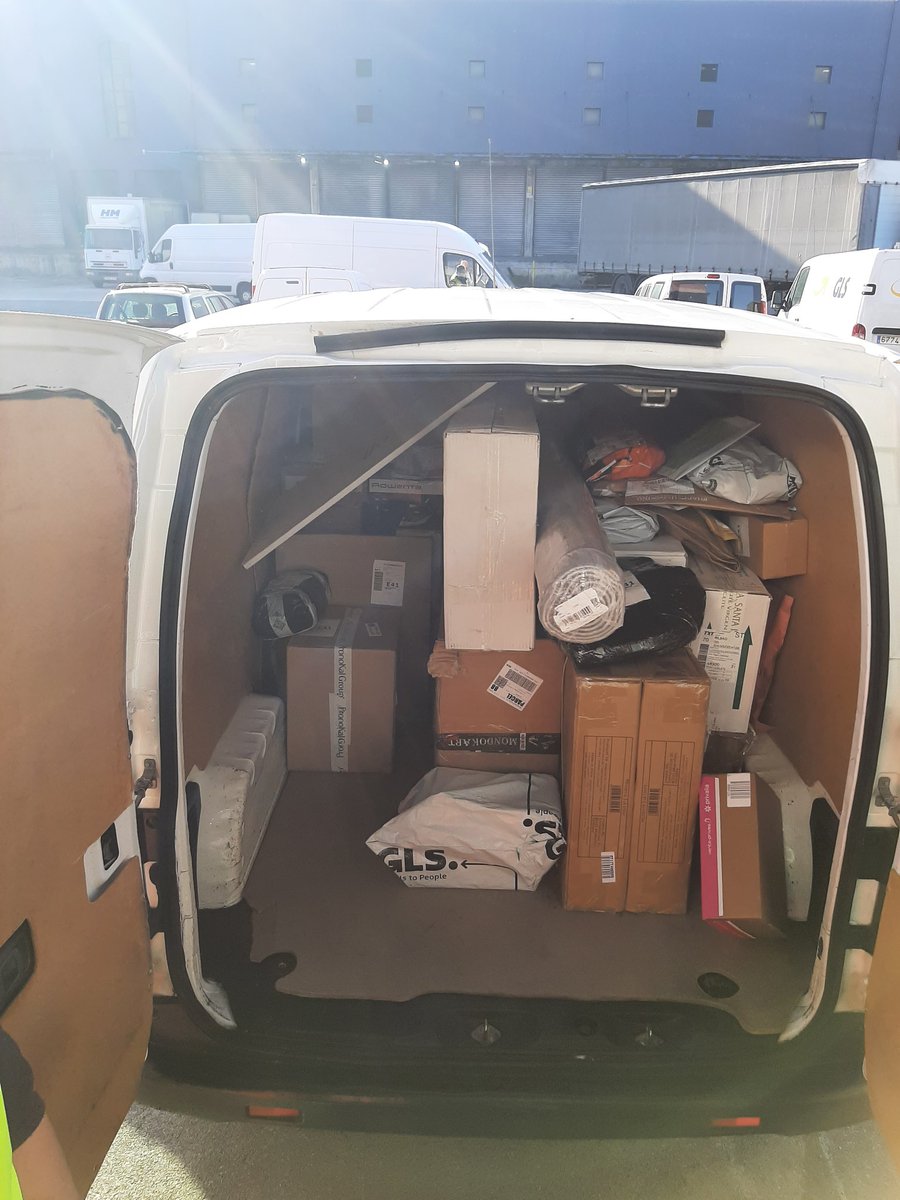 davidsanchezGLS's tweet photo. La importancia que da el mensajero para ordenar la furgoneta, según  servicio y dirección le ayudará a tener un dia controlado.#driverday https://t.co/o7tzWgshGC
