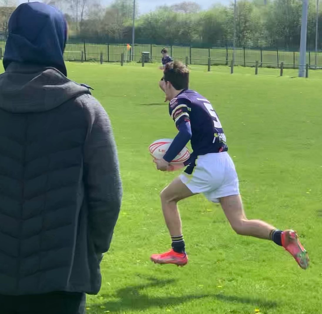 LisaNaylor22's tweet photo. Massive well done Leo Naylor and the ClockFace u18’s on their 48- 4 against brook(Extra well done on your try leo , you played fantastic 💙💛 @ClockFaceMiners #NWC #Rugby #RugbyLeague https://t.co/9I468VfC9j