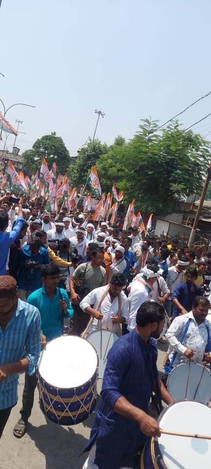 IYCGaya's tweet photo. युवा स्वाभिमान सम्मेलन सोनगढ़ में भाग लेने पहुंचे राष्ट्रीय अध्यक्ष @srinivasiyc जी का Indian National Congress -  Gujarat कार्यकारी अध्यक्ष @HardikPatel_ जी के साथ युवा आदिवासियों ने किया जोरदार स्वागत https://t.co/KiSlIu6PPj