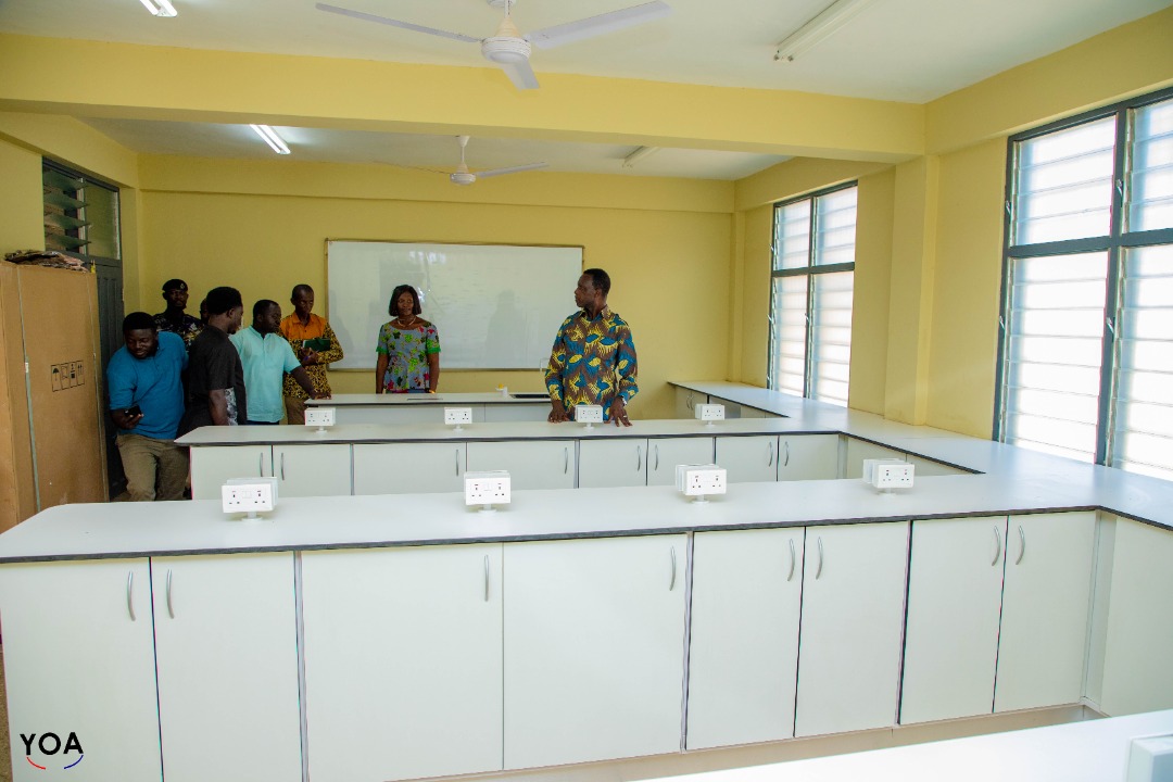 Ch_andoh's tweet photo. Inside the newly built and operational Bosomtwe Girls STEM Senior High.
The state-of-the-art Boarding School situated in Bosomtwe is among the ten (10) new STEM boarding Schools currently being built across the country.
#FirstTimeInGhana
#BuildingGhanaTogether
#STEMeducation https://t.co/OgiipsWixM