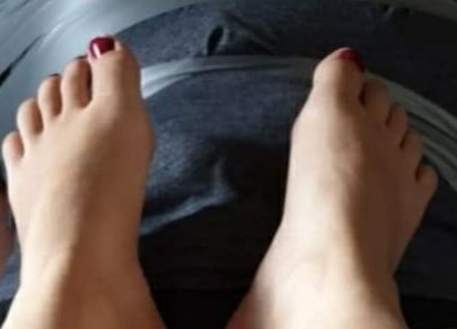 JorgiCole's tweet photo. Whoops... #bdsm #kink #kinkymemes #kinky #kinkytime #fetish #bondage #feet #FOOTFETİSH #footfetısh #feetfetish #soles #sexyfeet #toes #feetslaves #footmodel #feetworship #pedicure #nailpolish #rednails #tape https://t.co/cGo0UiN1gQ