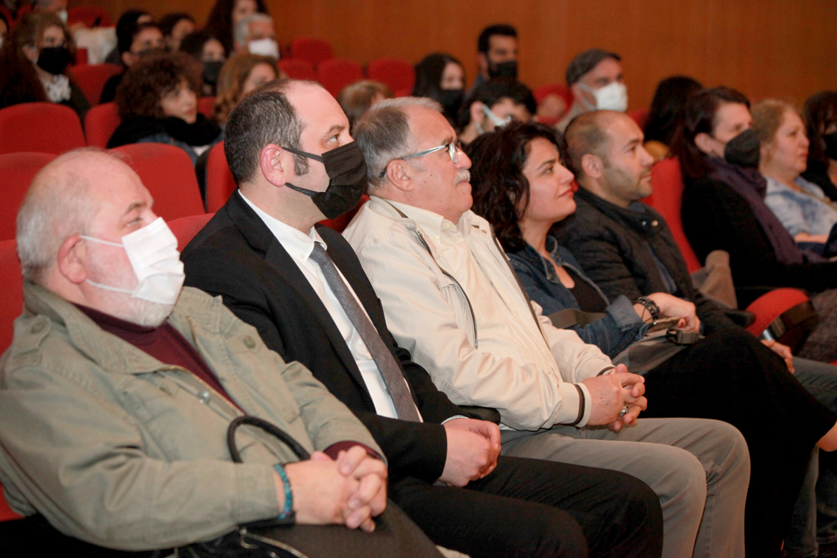 ''Ahmed Arif'in Hasreti'' belgeselinin Diyarbakır dışındaki ilk gösterimini ve söyleşimizi 21 Nisan Perşembe günü Çankaya Belediyesi Doğan Taşdelen Çağdaş Sanatlar Merkezi'nde gerçekleştirdik.
mulkiye.org.tr/ahmed-arifin-h…