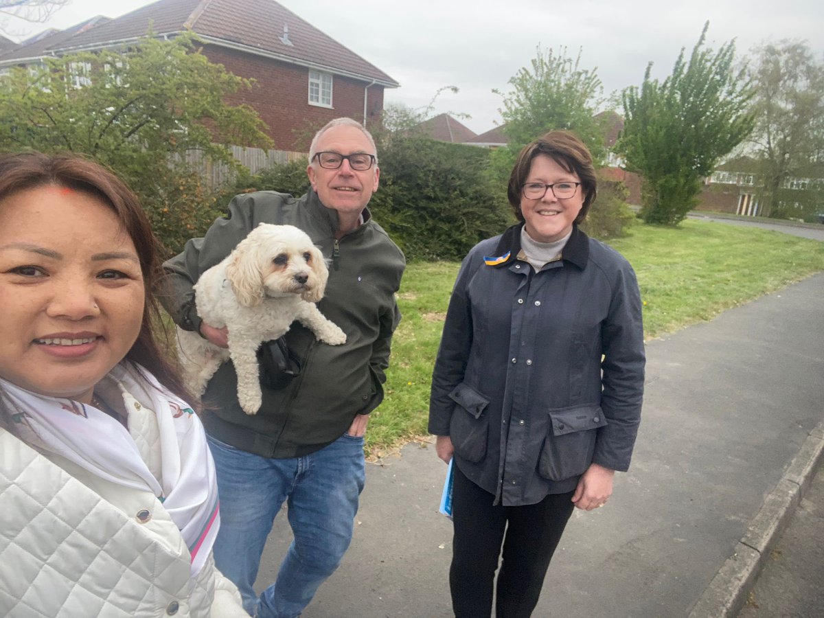 MariaMillerUK's tweet photo. Out meeting people in #BrightonHill with local resident Poonam Gurung @Poonamgrg1912 talking about the £20m investment to improve BH roundabout &amp; the importance of having Poonam’s strong voice for the community in @BasingstokeGov https://t.co/TtcBYDDk0H