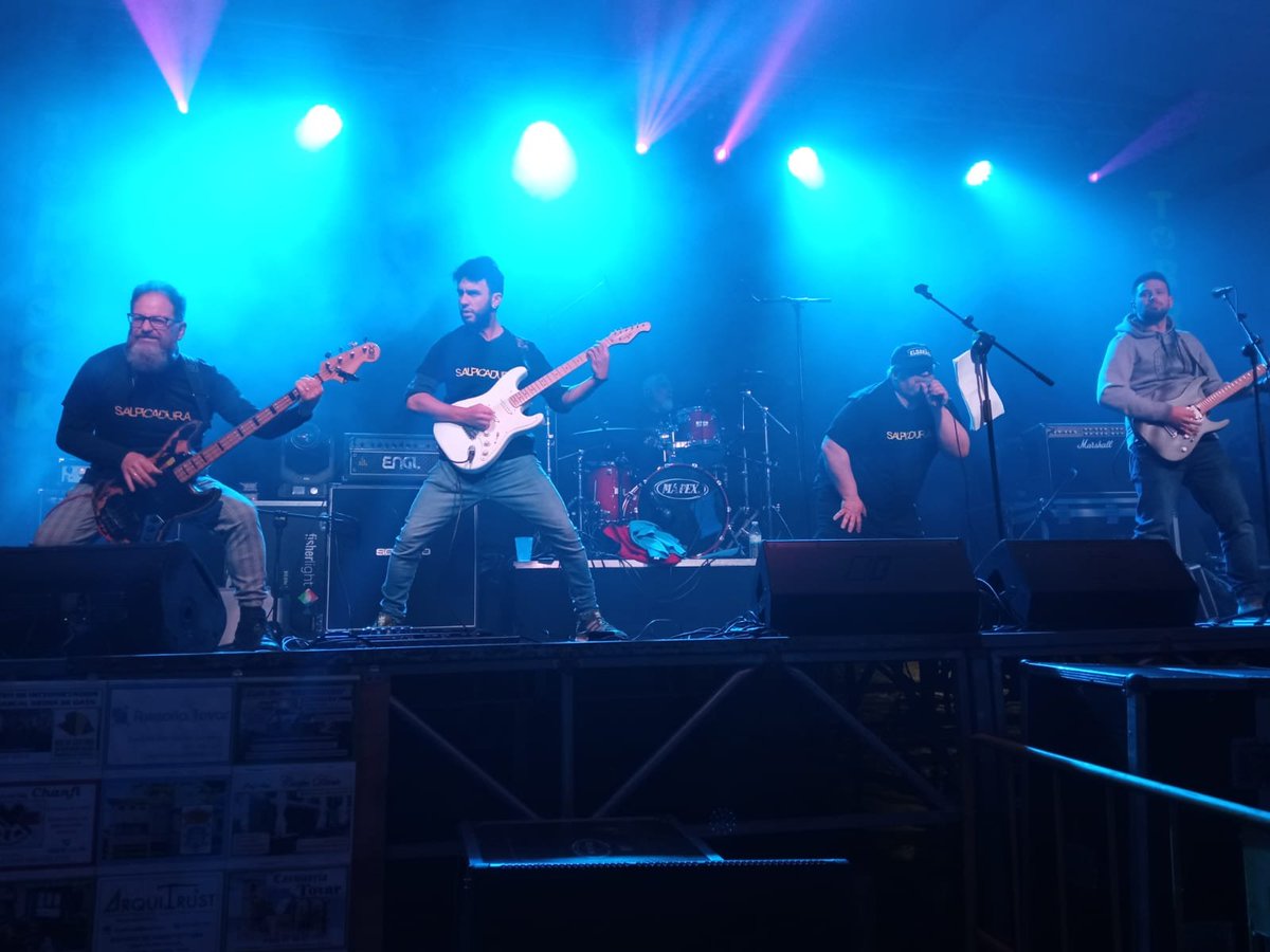 Nuestro paso por el #Torrock le gusto a la gente. Gracias a tod@s porque a pesar de la climatología aguantasteis como campeones y campeonas.
Si todo va bien nos volvemos a ver (si queréis) en Junio.
#conciertosextremadura #salpicate #rock